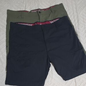 Wrangler Olive and Navy Shorts Duo. Mens Size 44. 2 Pairs.